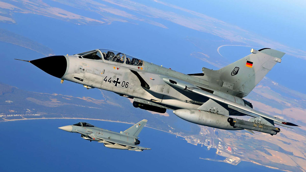 Almanya, Polonya'da Eurofighter uçakları konuşlandıracak