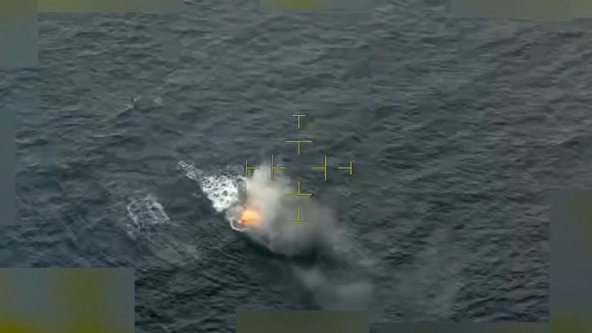 ABD ordusu, Doğu Pasifik'te bir tekneyi vurdu