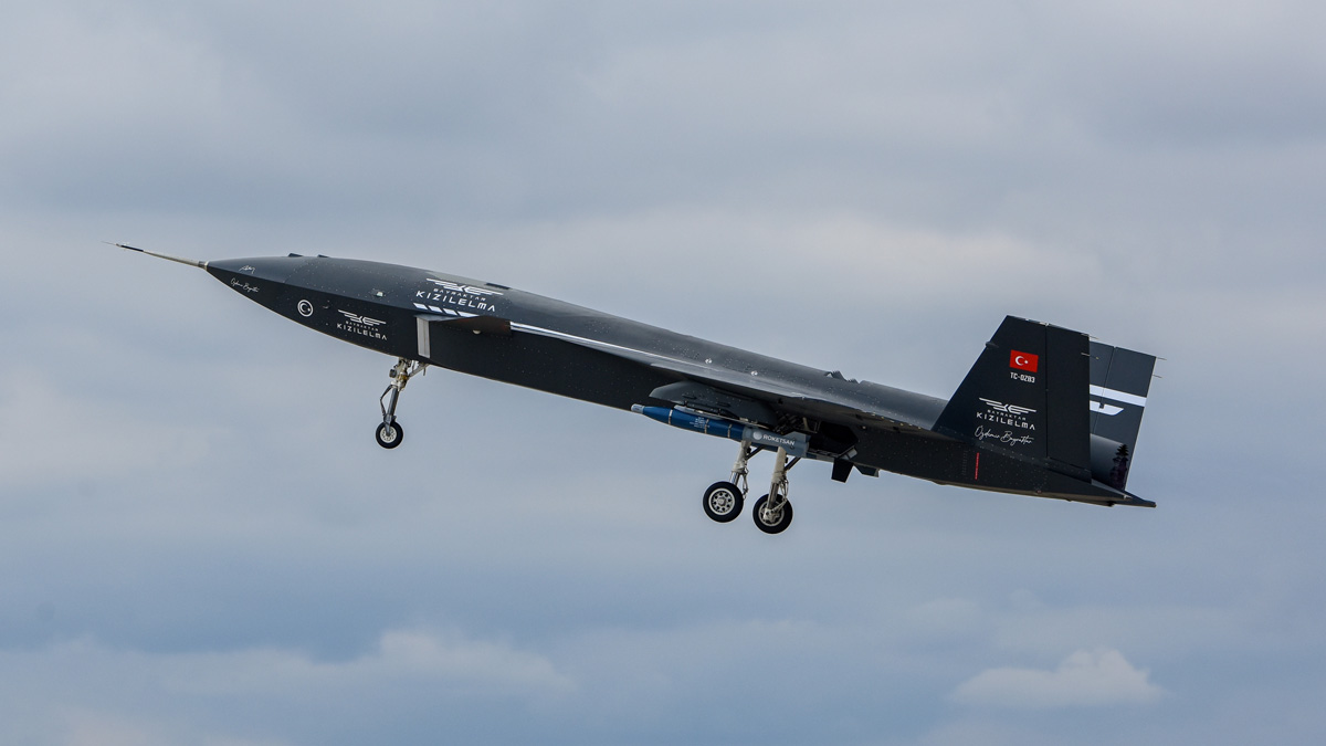 Türkiye'nin ilk insansız savaş uçağı KIZILELMA'nın kadın pilotu