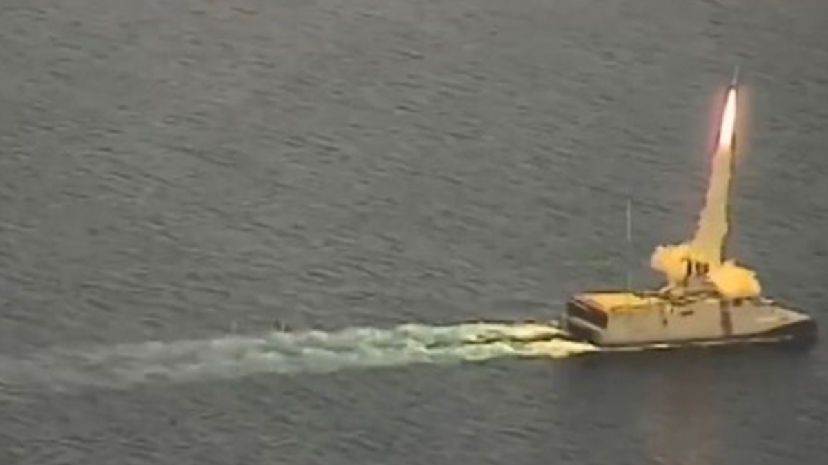 İran, hava savunma füzesi "Seyyad 3-G" yi Hürmüz Boğazı'nda test etti