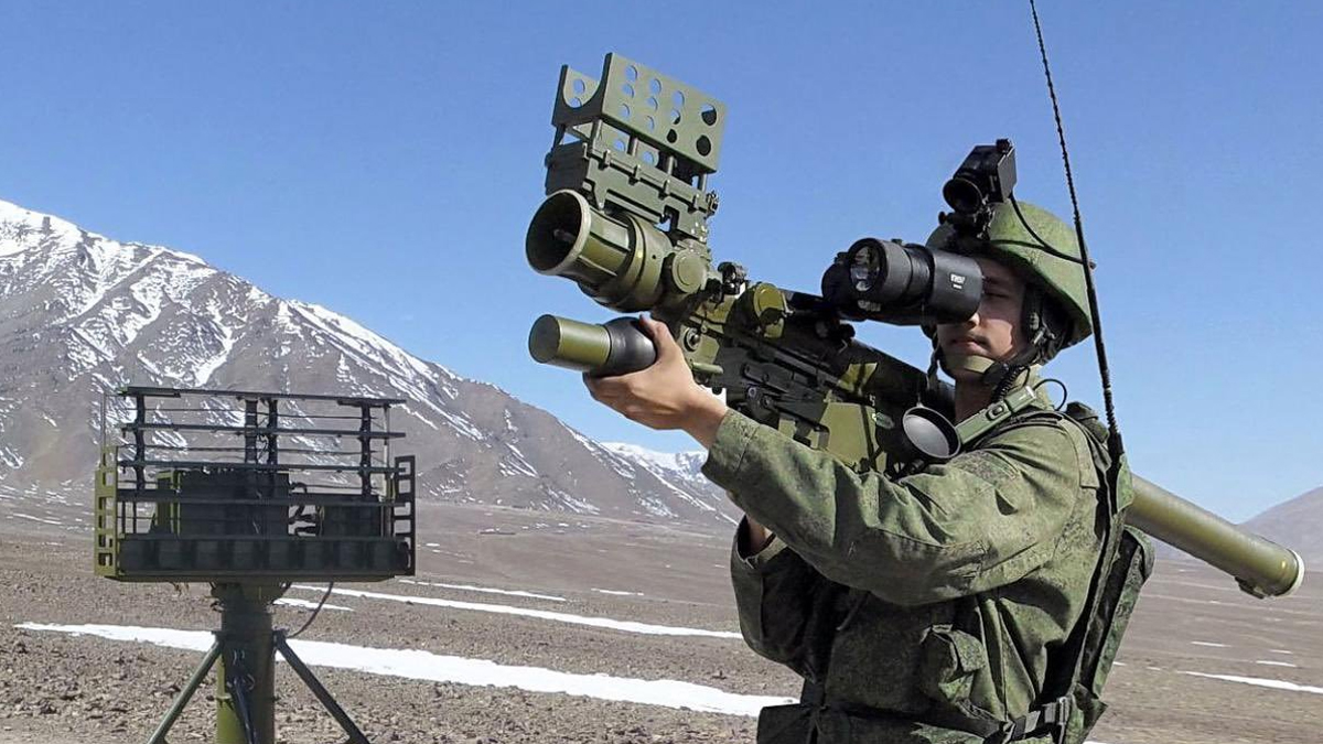 İran'ın Rusya ile yaklaşık 500 milyon avroluk gizli füze anlaşması imzaladığı iddia edildi