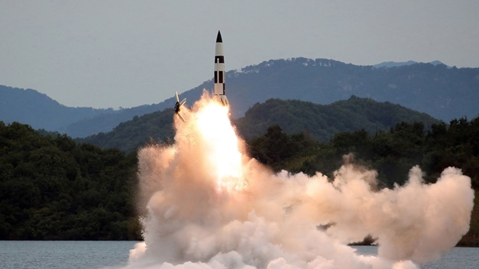 Güney Kore ve Japonya, Kuzey Kore'nin balistik füze fırlattığını duyurdu