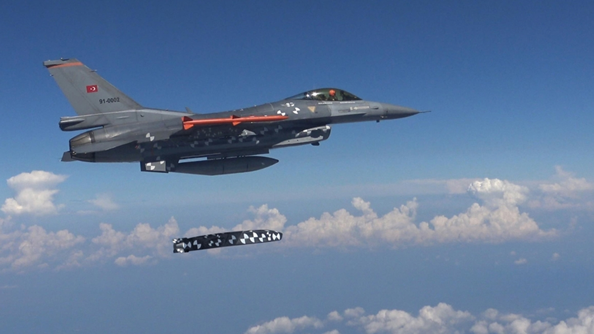 SOM-J seyir füzesi, canlı harp başlığıyla gerçekleştirilen son test atışında hedefi başarıyla vurdu