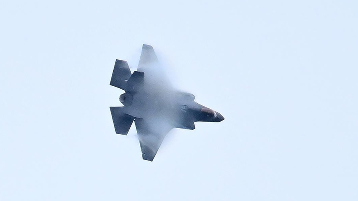 İran Devrim Muhafızları: Ülkenin orta kesimlerinde ABD'ye ait F-35 savaş uçağı düşürüldü