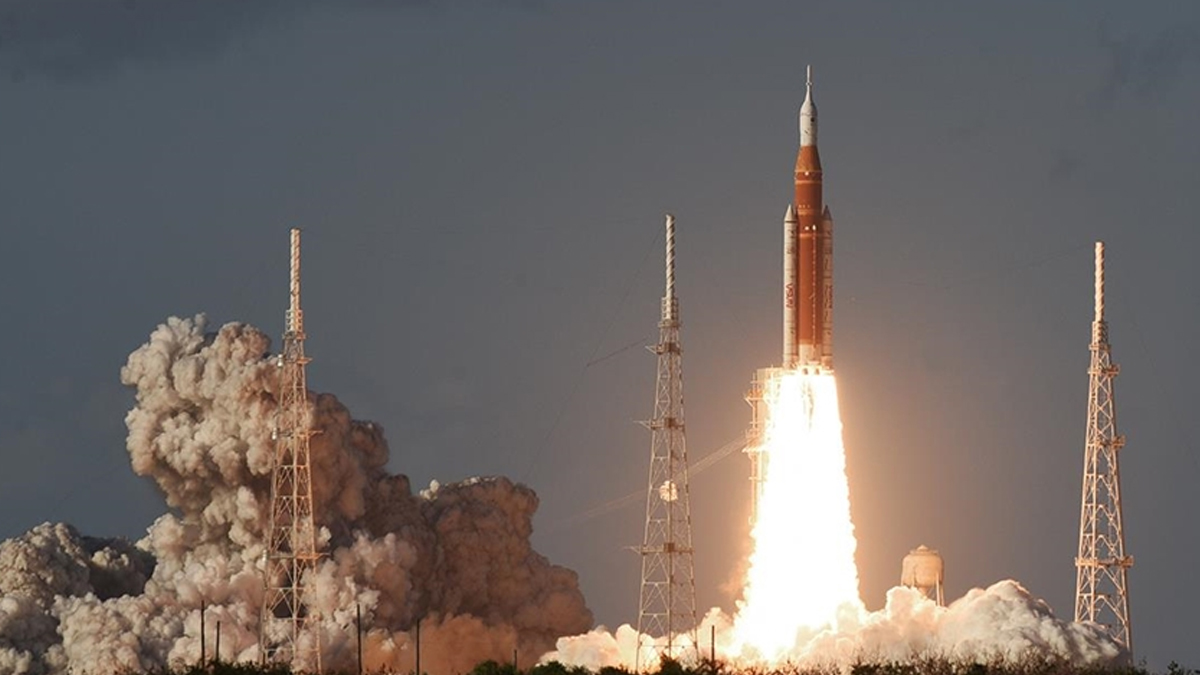 NASA Artemis II görevi kapsamında Orion uzay aracını Ay'a fırlattı