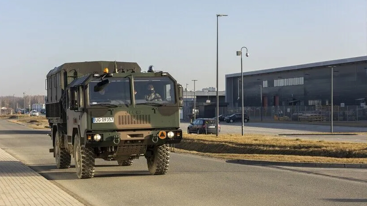 Polonya hava sahasını ihlal eden kimliği belirsiz cismin parçaları bulundu