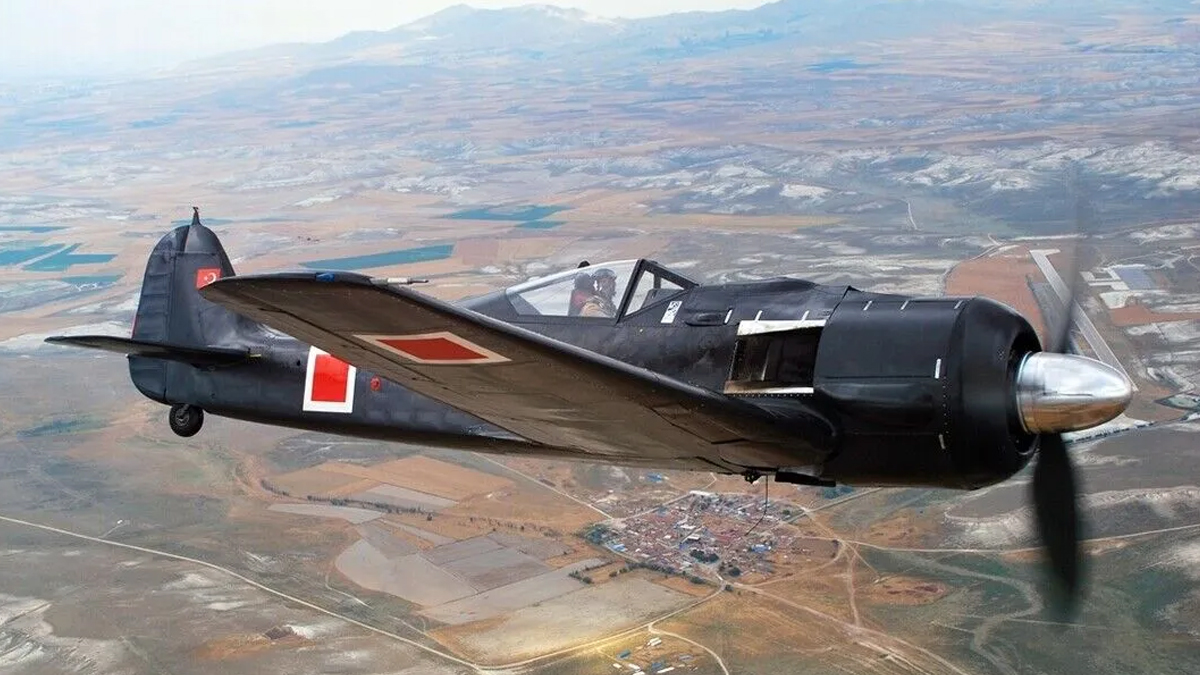 Tarihi savaş uçağı Focke-Wulf 190 restorasyonun ardından yeniden uçtu