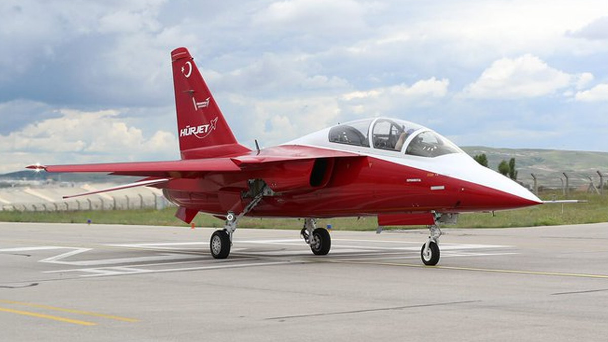 İngiltere, Hawk uçaklarının yerini alacak yeni jet eğitim uçağı için süreci başlattı